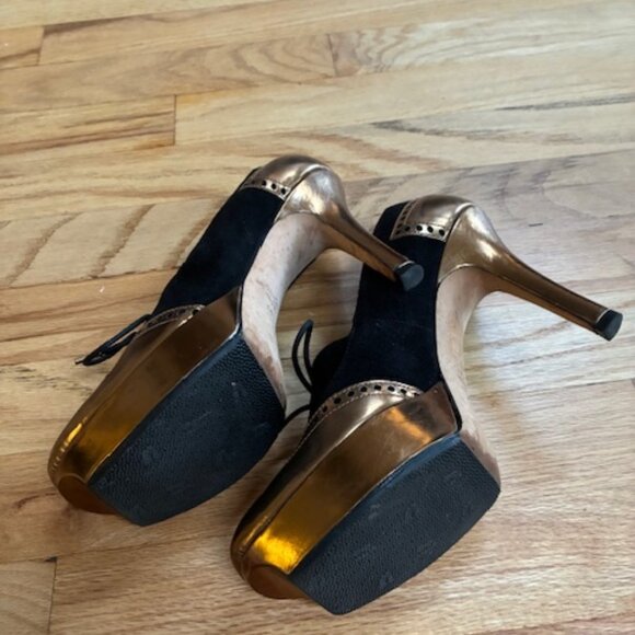 Gucci Black Suede and Gold Leather Platform Pumps 6B - Picture 7 of 9